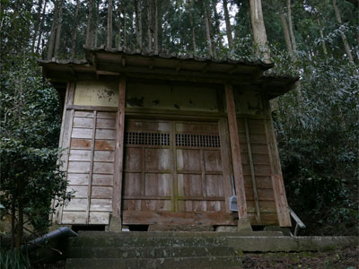 寺泊円上寺の諏訪神社社殿