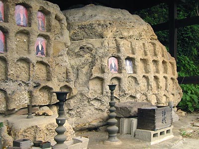岩屋寺石仏の千仏龕