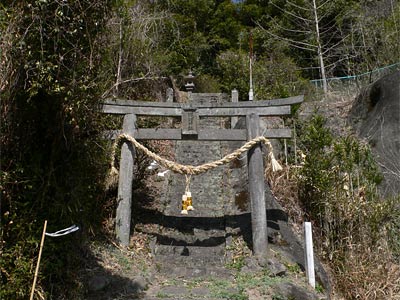 宮苑の諏訪神社一の鳥居