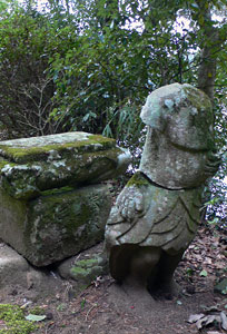宇佐市上時枝の三島神社仁王像