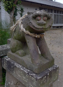 楠木生の八幡神社境内の狛犬