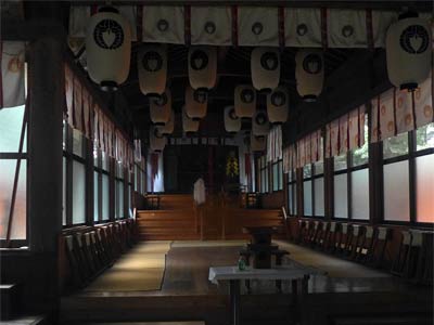 大分市木田の日吉神社拝殿の内部