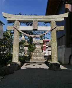 泉神社境内の北辰社