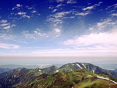 地神山北峰から見る杁差岳
